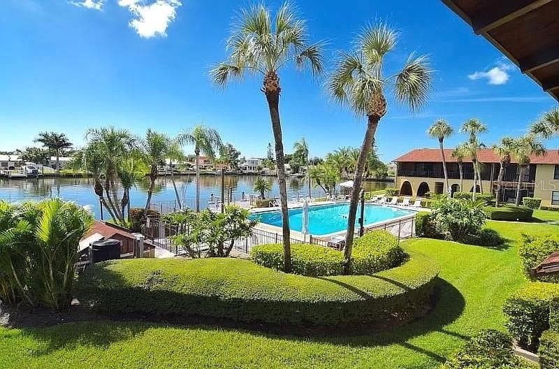 509 PLAZA SEVILLE COURT UNIT 20 TREASURE ISLAND, FL 33706