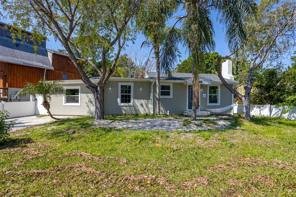 8438 RIVERSIDE DRIVE N ST PETERSBURG, FL 33702