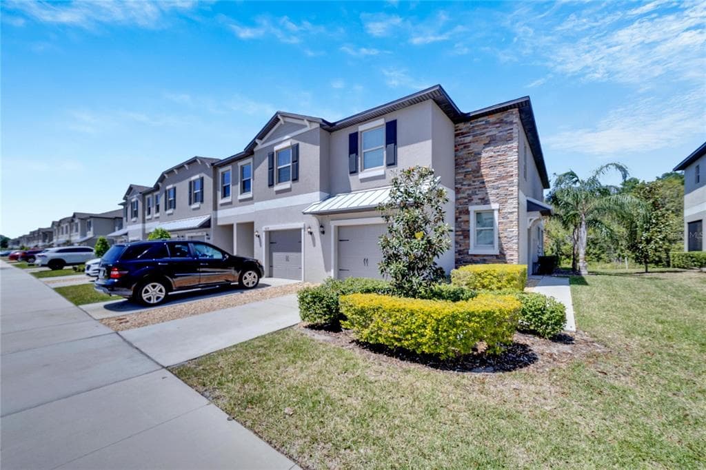 9660 PEMBROOKE PINES DRIVE SUN CITY CENTER, FL 33573