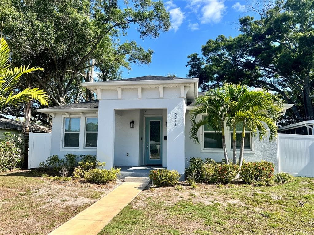 5243 BURLINGTON AVENUE N ST PETERSBURG, FL 33710