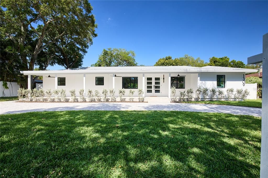 1309 JUNGLE AVENUE N