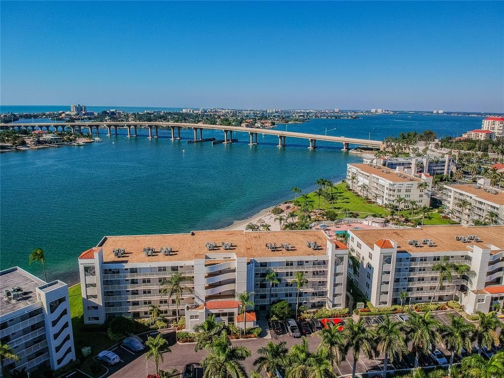 6061 BAHIA DEL MAR CIRCLE UNIT 347 ST PETERSBURG, FL 33715