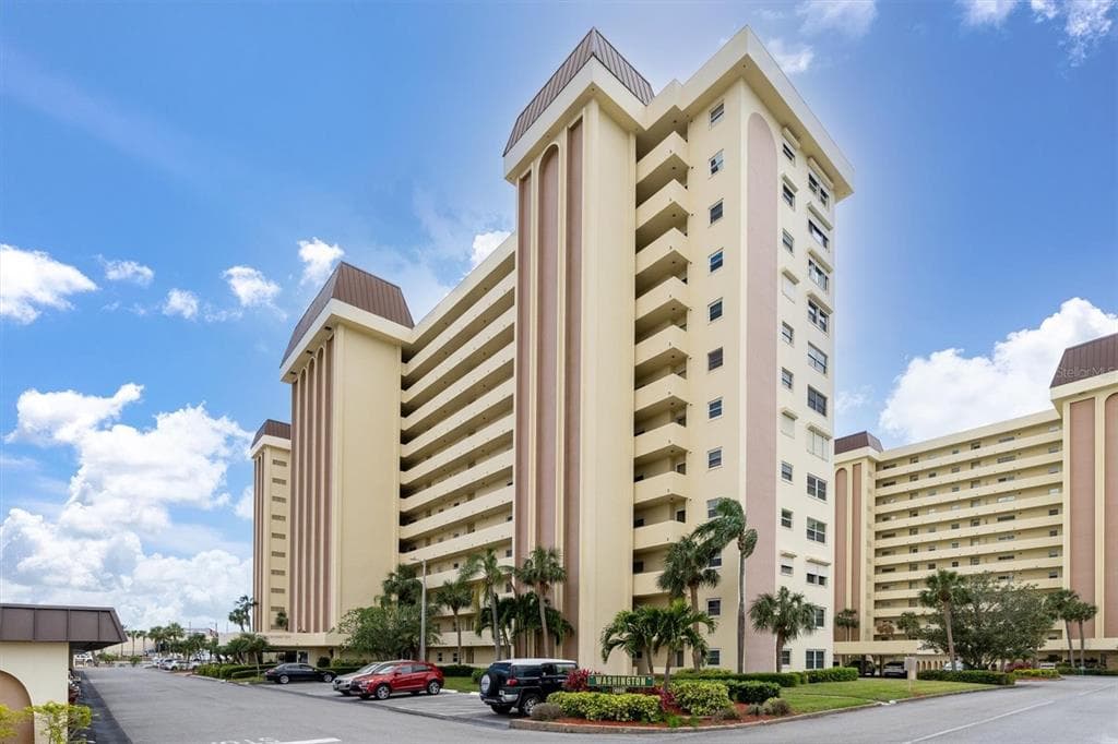 4550 COVE CIRCLE UNIT 1105 ST PETERSBURG, FL 33708