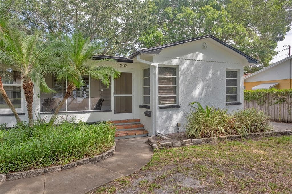 252 MATEO WAY NE ST PETERSBURG, FL 33704