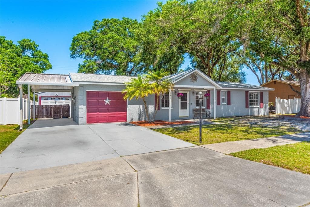 2016 WHISPERING SANDS COURT DOVER, FL 33527