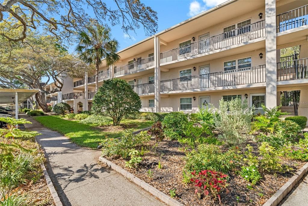 870 VIRGINIA STREET UNIT 104 DUNEDIN, FL 34698