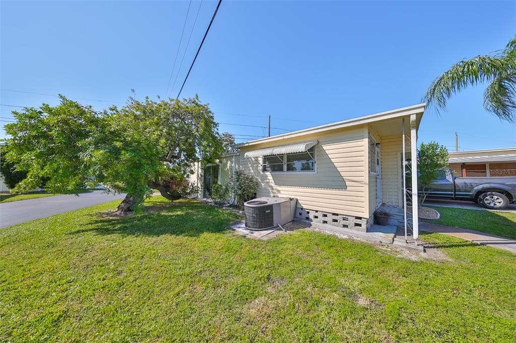 522 SKIPPER DRIVE SEMINOLE, FL 33772