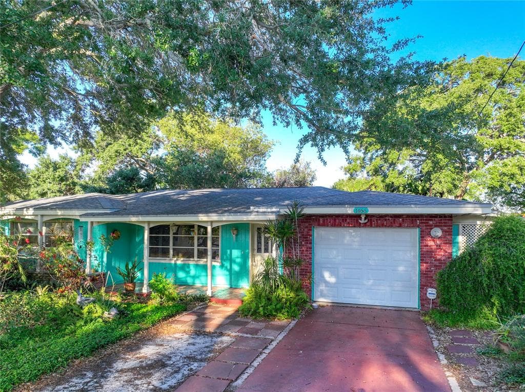 1466 LACONIA DRIVE W CLEARWATER, FL 33764