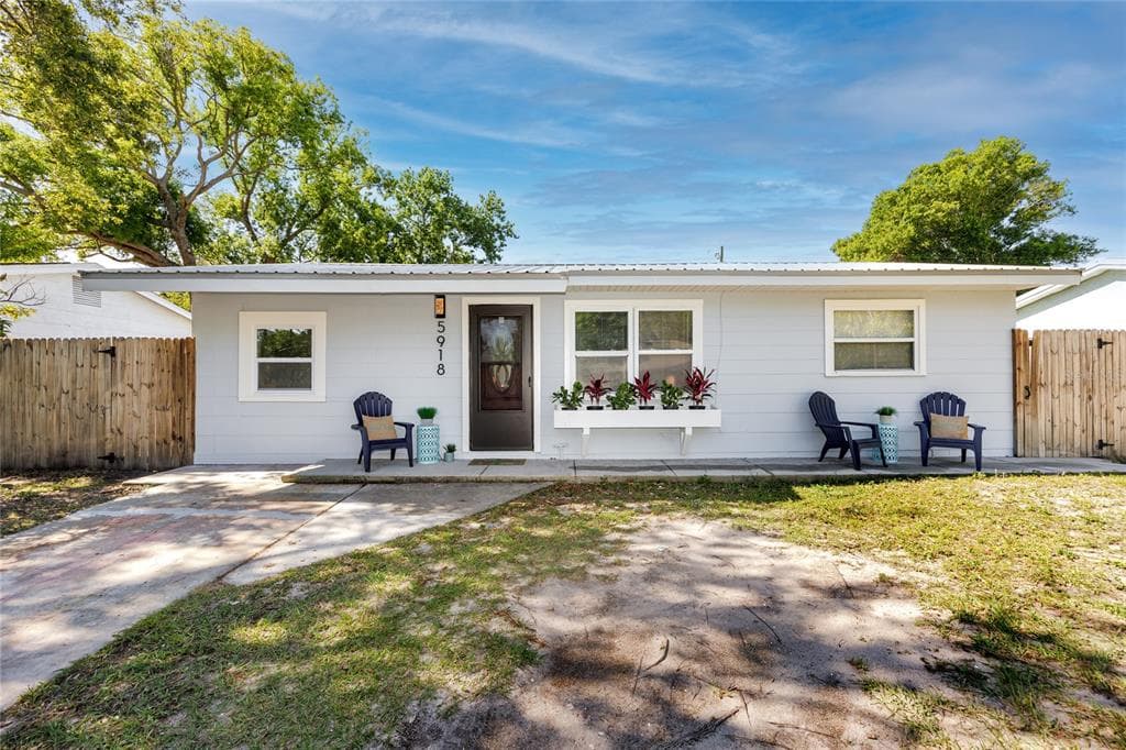 5918 MCKEE LAKE DRIVE N ST PETERSBURG, FL 33709