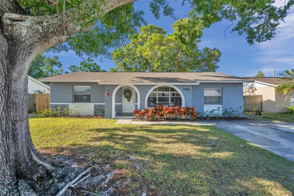 7990 ABERDEEN CIRCLE LARGO, FL 33773