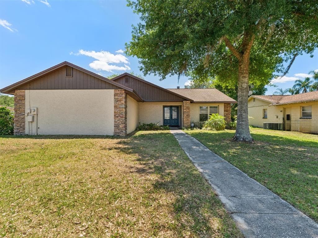 17637 MEADOWBRIDGE DRIVE LUTZ, FL 33549