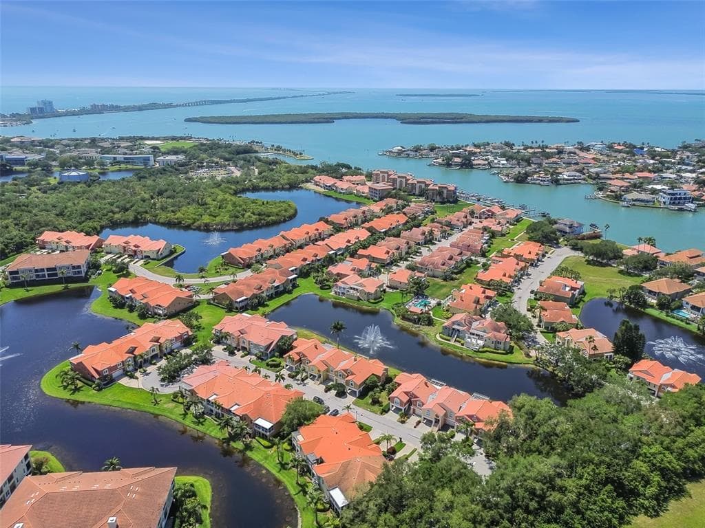 2 LINCOLN AVENUE S ST PETERSBURG, FL 33711