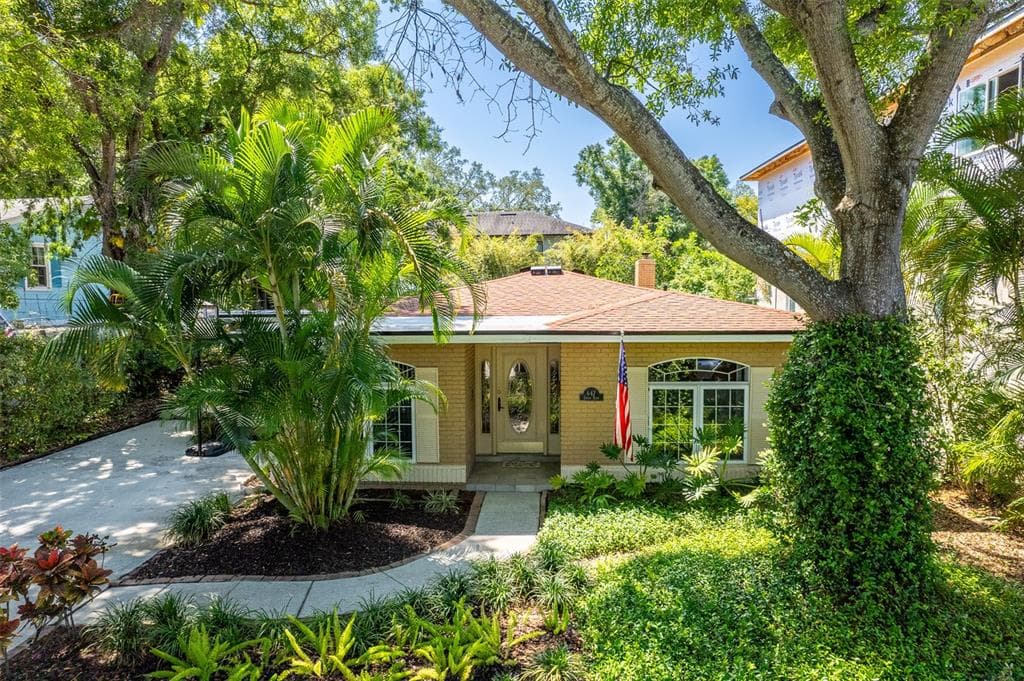 647 GENEVA PLACE TAMPA, FL 33606