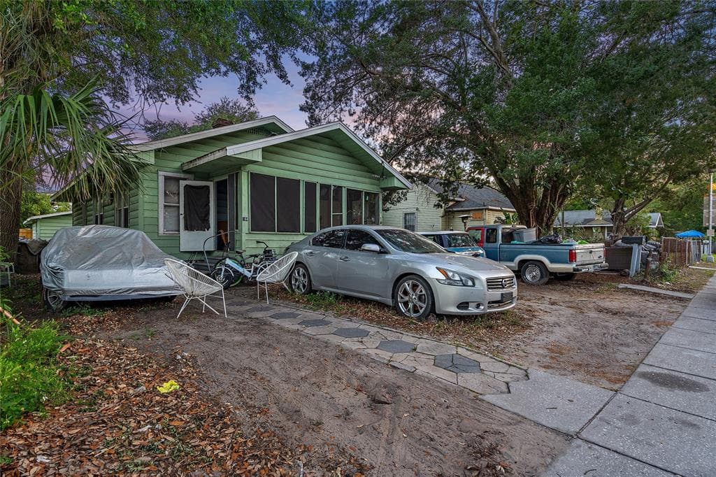 944 11TH AVENUE S ST PETERSBURG, FL 33705