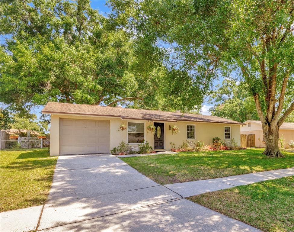 2208 DUMBARTON WAY VALRICO, FL 33594