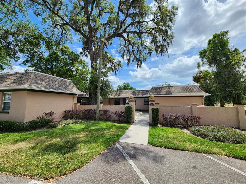 107 W CLAY AVENUE UNIT 4 BRANDON, FL 33510