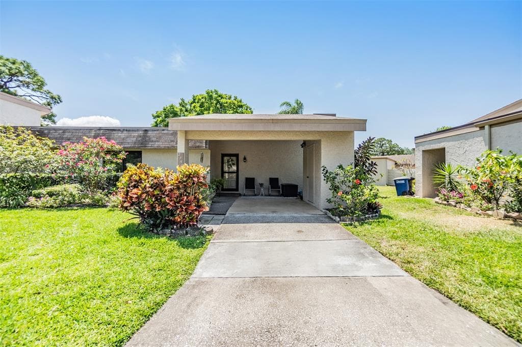 2757 SAND HOLLOW COURT CLEARWATER, FL 33761