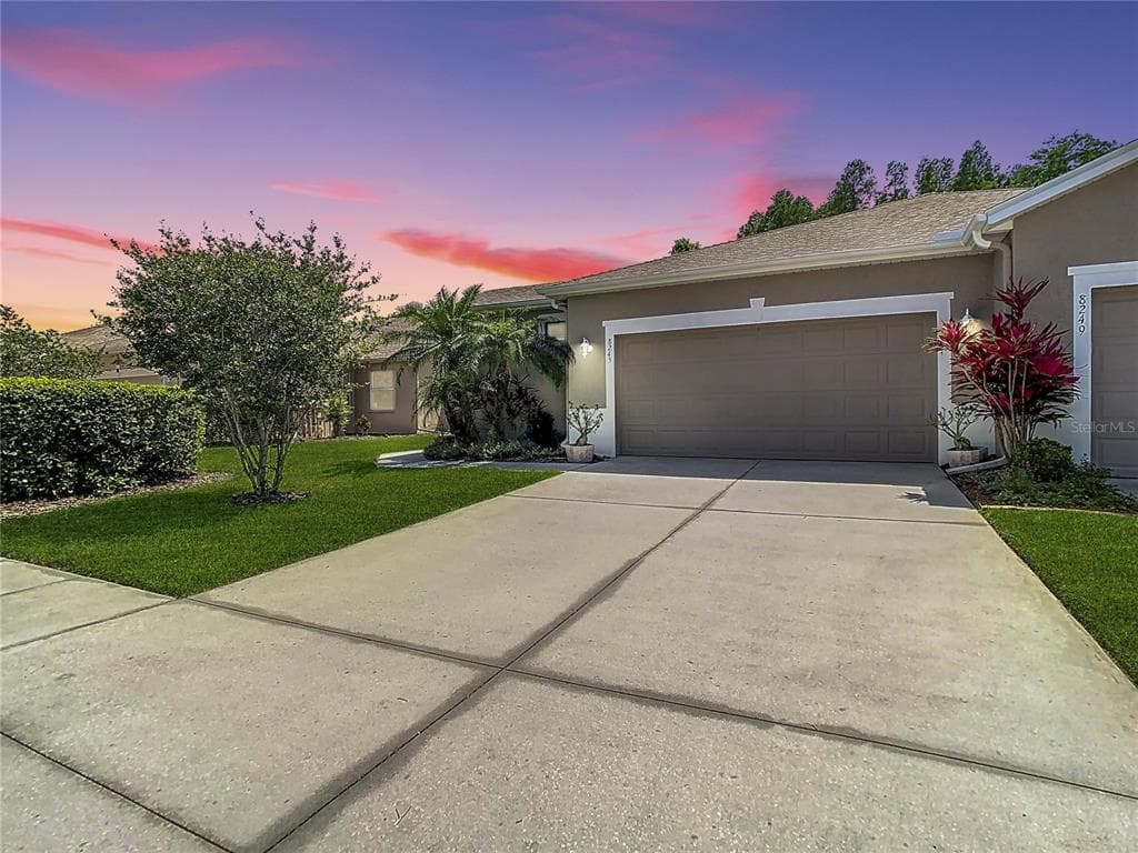 8245 FALLGLO LANE LAND O LAKES, FL 34637