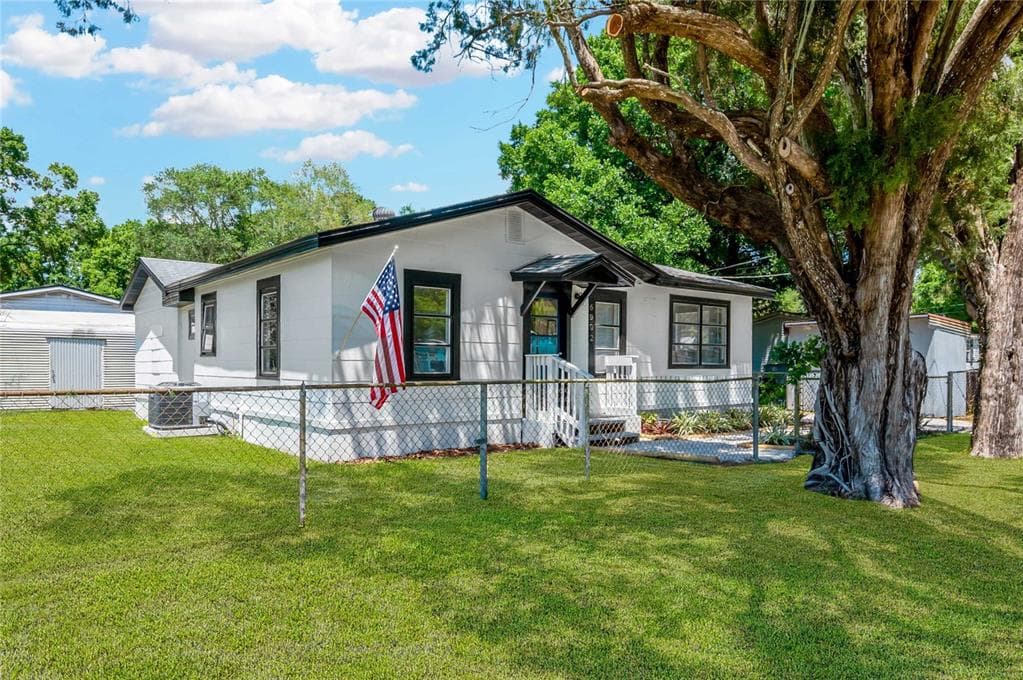 6902 ANNA AVENUE GIBSONTON, FL 33534