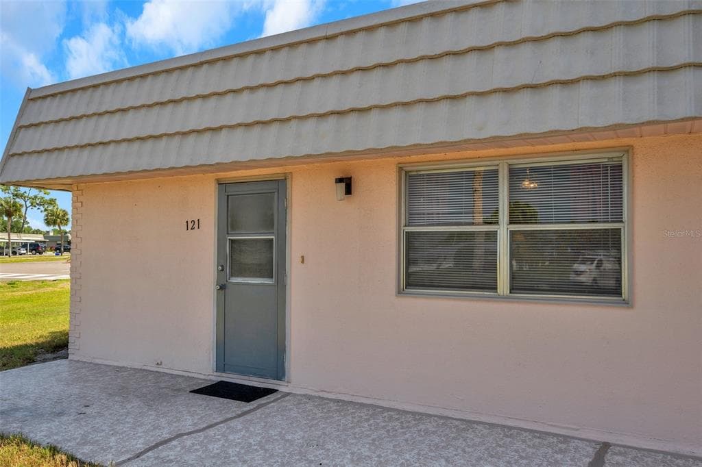 201 BEDFORD TRAIL UNIT F121 SUN CITY CENTER, FL 33573