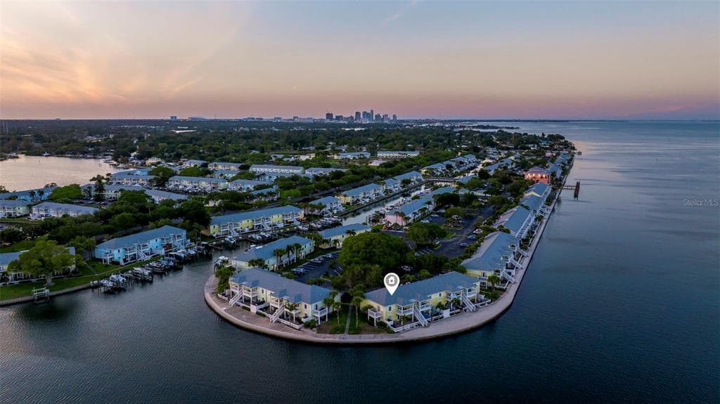 5280 COQUINA KEY DRIVE SE UNIT B ST PETERSBURG, FL 33705