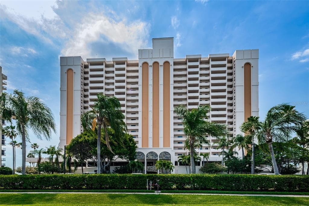 1270 GULF BOULEVARD UNIT 304 CLEARWATER BEACH, FL 33767