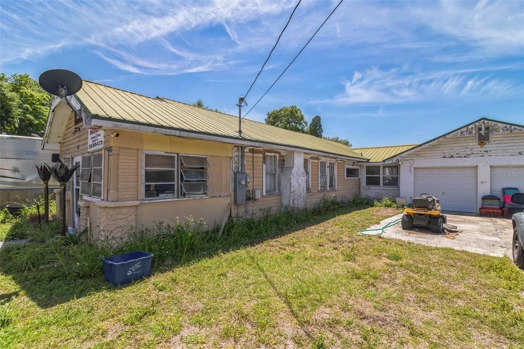 719 LEE STREET WILDWOOD, FL 34785
