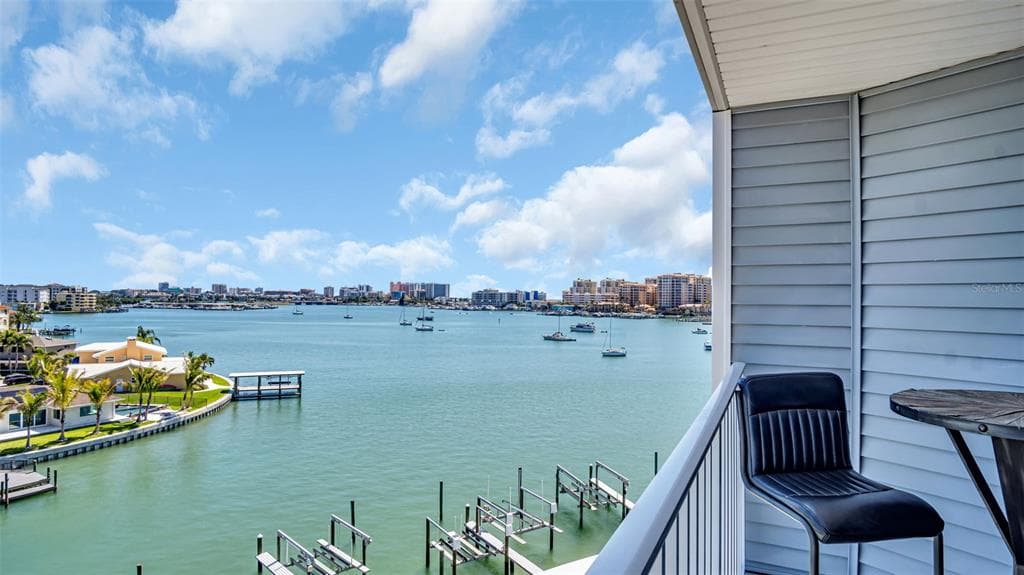 610 ISLAND WAY UNIT 506 CLEARWATER BEACH, FL 33767