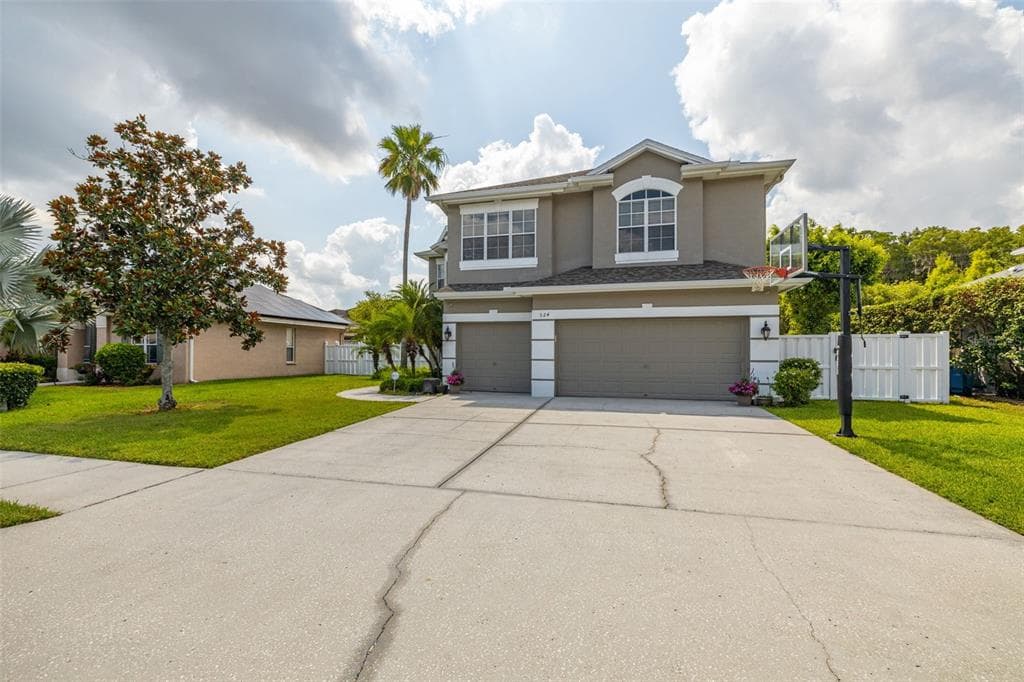 524 CYPRESS BEND