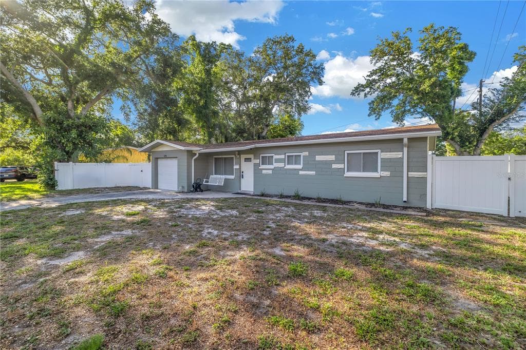 125 DOLPHIN AVENUE SE ST PETERSBURG, FL 33705