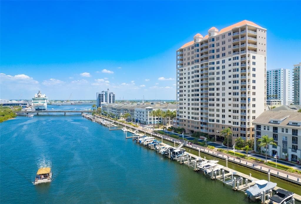 371 CHANNELSIDE WALK WAY UNIT 303 TAMPA, FL 33602