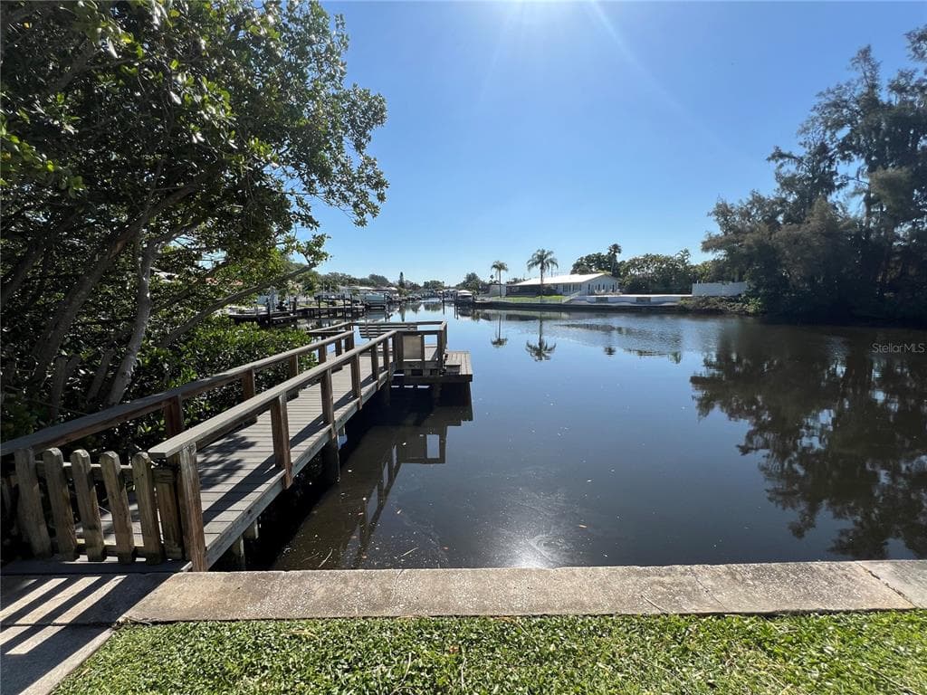 350 79 AVENUE N UNIT 104 ST PETERSBURG, FL 33702