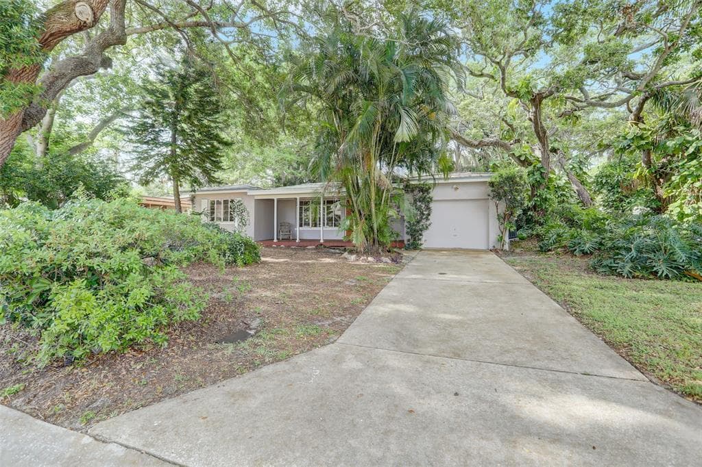 8338 41ST AVENUE N ST PETERSBURG, FL 33709