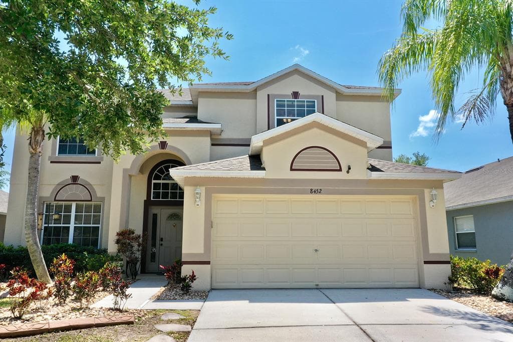 8452 CARRIAGE POINTE DRIVE