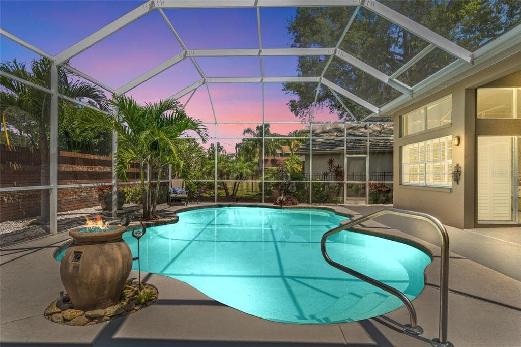 574 OLD OAK CIRCLE PALM HARBOR, FL 34683