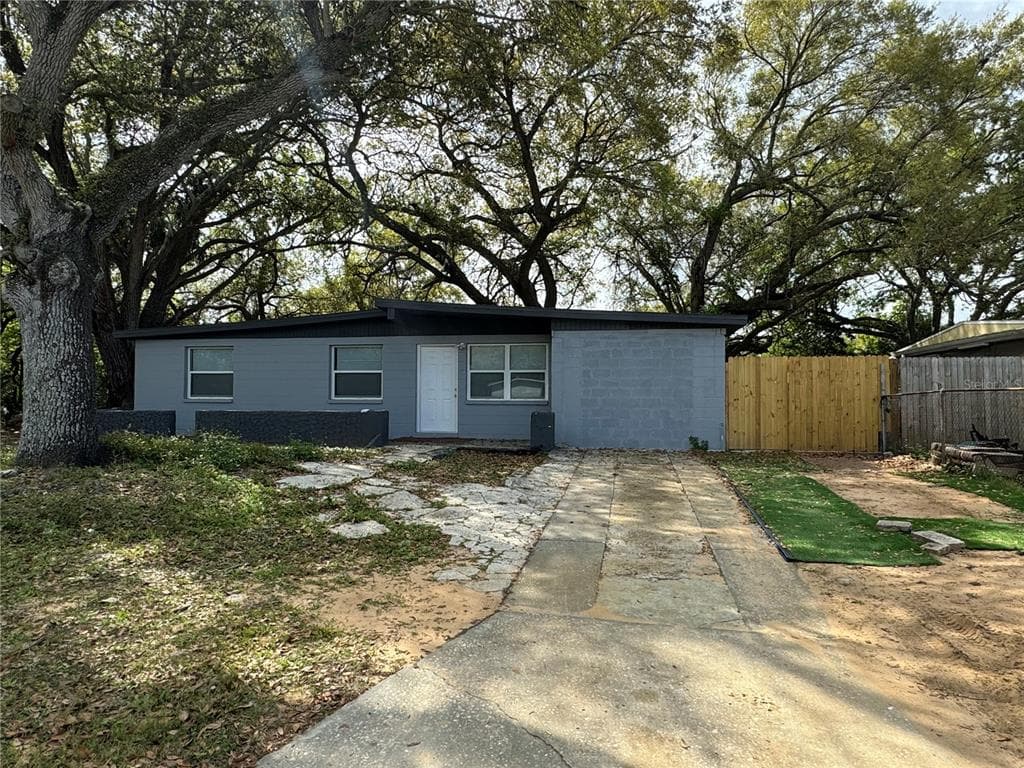 8703 ENDIVE AVENUE TAMPA, FL 33619