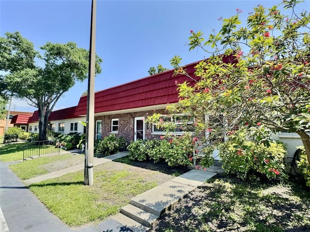 5865 37TH AVENUE N UNIT 23 ST PETERSBURG, FL 33710