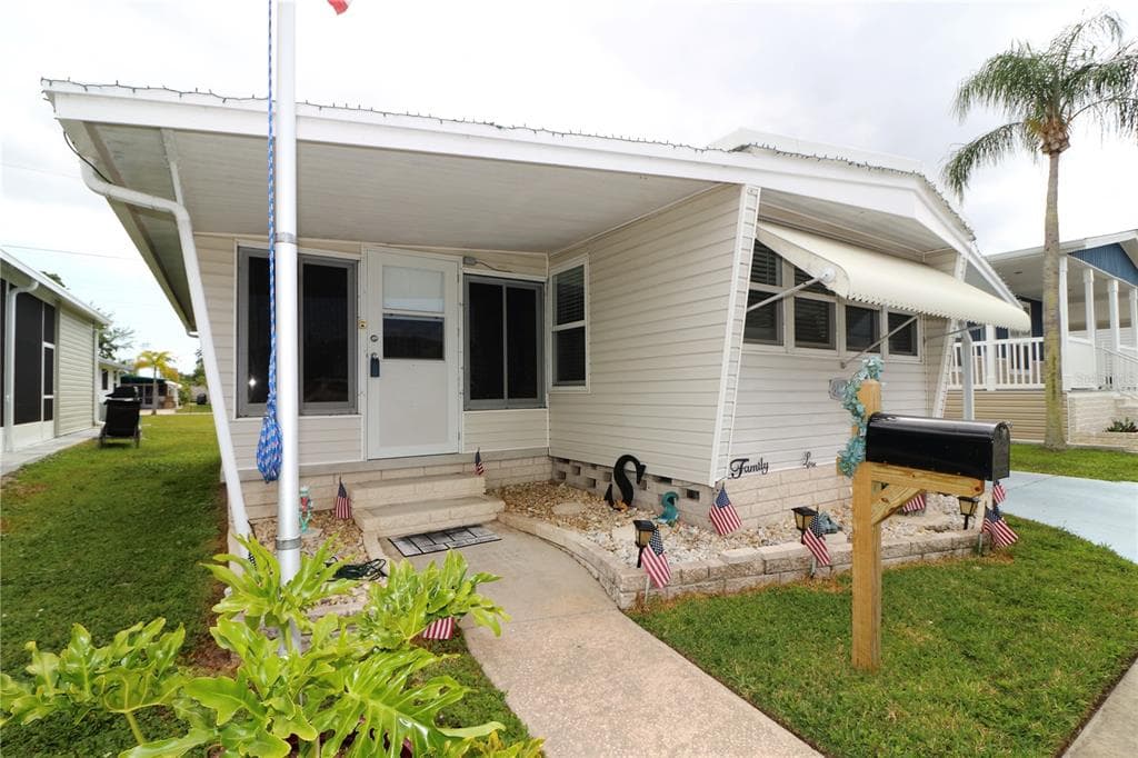 34077 AVOCADO DRIVE N PINELLAS PARK, FL 33781