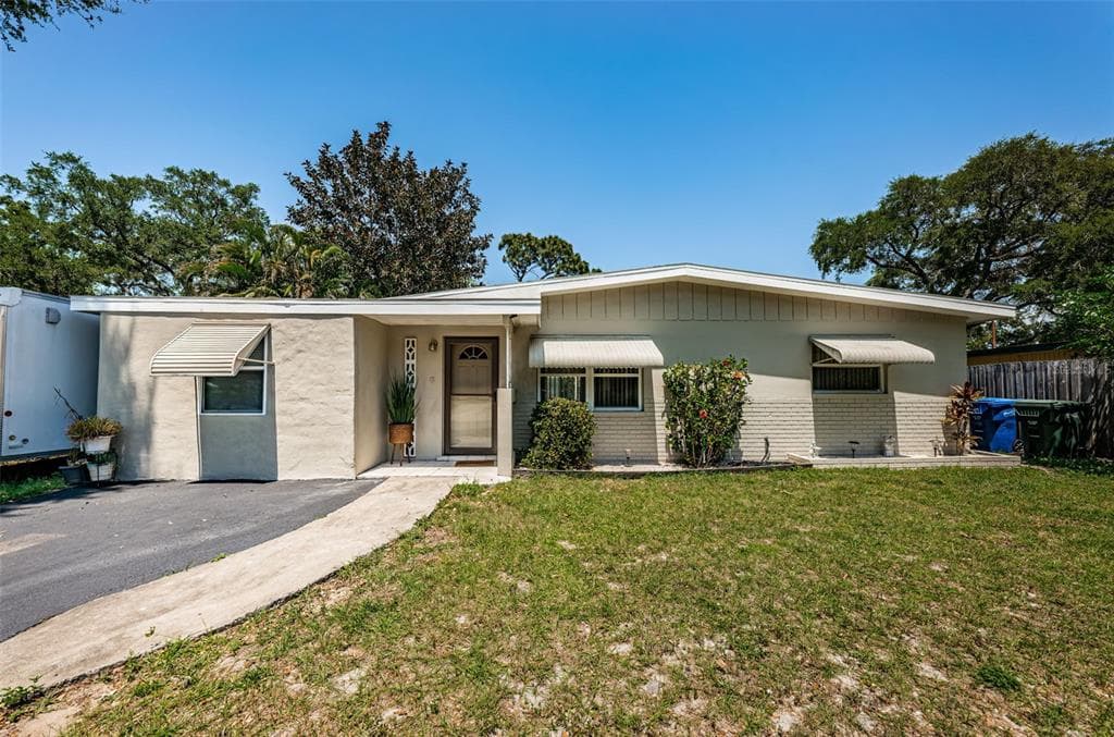 3049 HUNTINGTON DRIVE LARGO, FL 33771