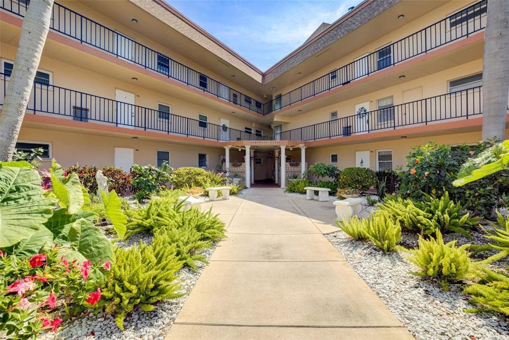 5020 BRITTANY DRIVE S UNIT 211 ST PETERSBURG, FL 33715