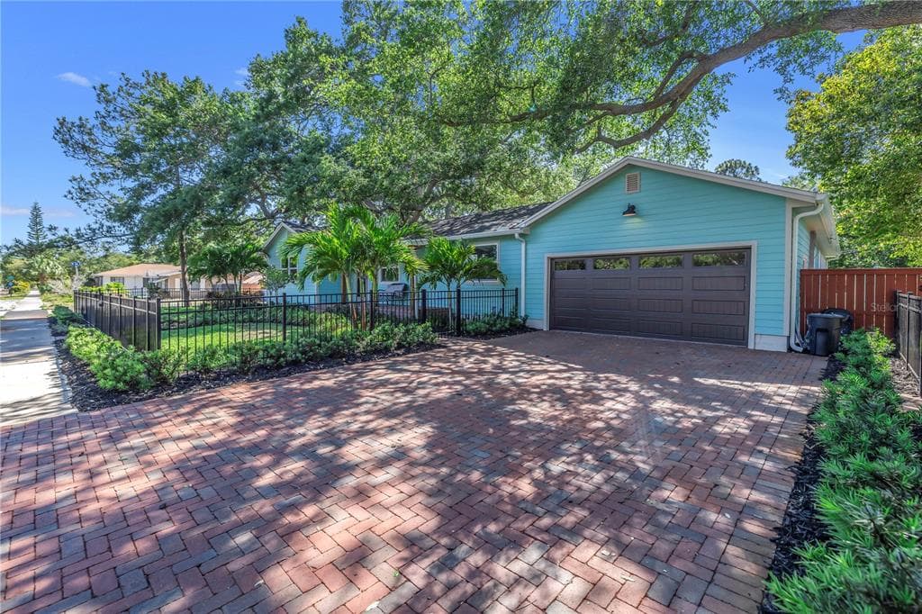 1861 55TH STREET S GULFPORT, FL 33707