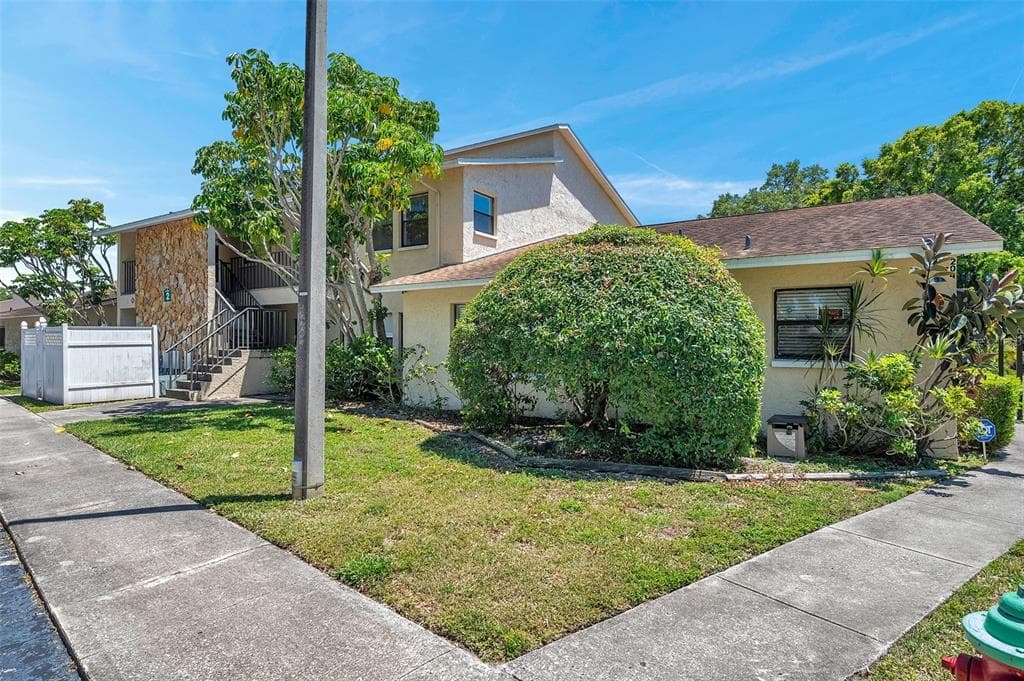 6301 58TH STREET N UNIT 206 PINELLAS PARK, FL 33781