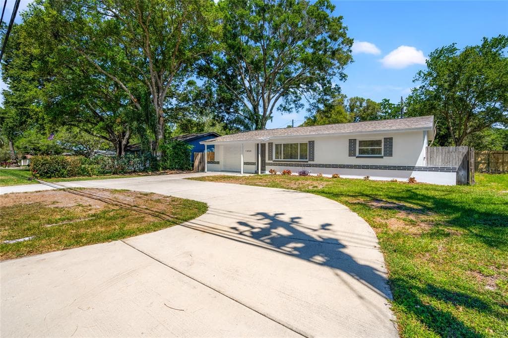 1454 MICHIGAN BOULEVARD DUNEDIN, FL 34698
