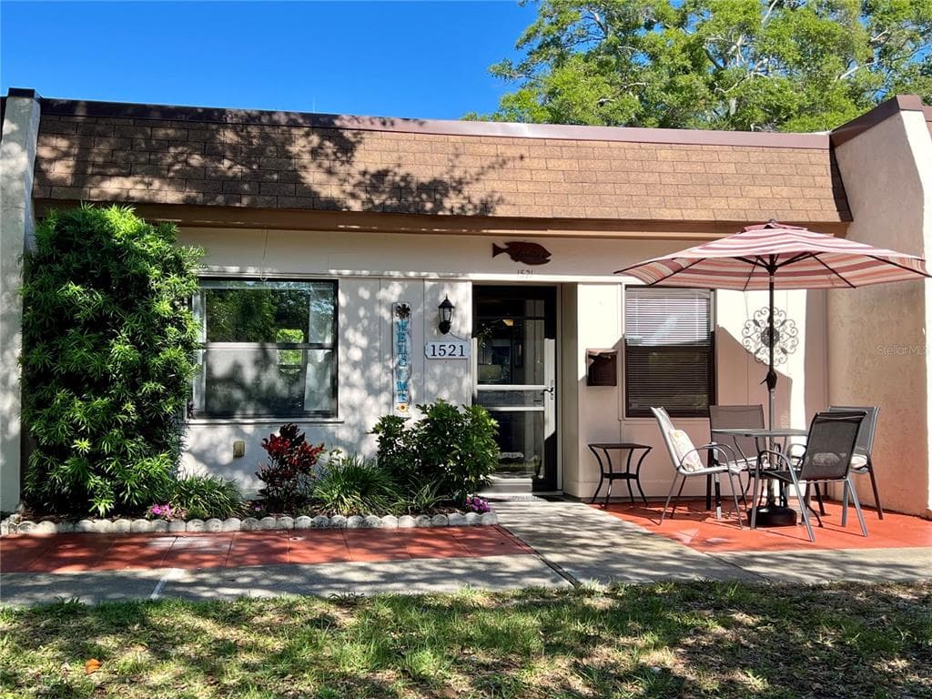 1521 ARROWHEAD CIRCLE W UNIT 11-B CLEARWATER, FL 33759