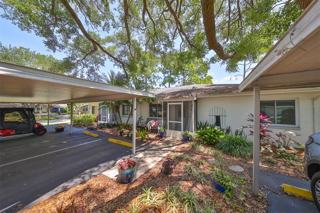 2204 HORSHAM PLACE SUN CITY CENTER, FL 33573