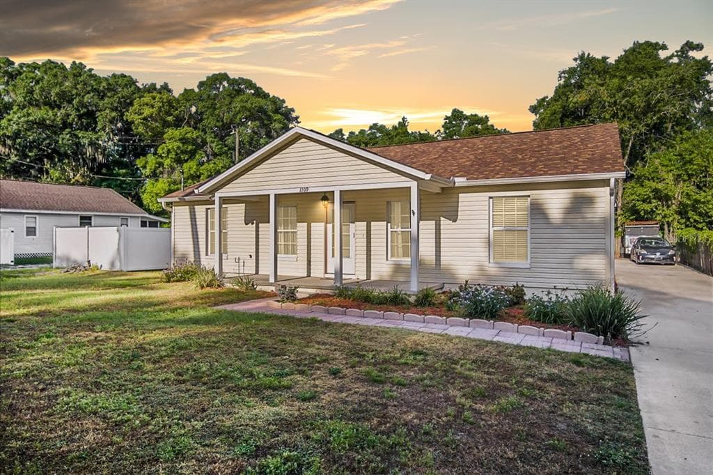 1109 N SHANNON AVENUE PLANT CITY, FL 33563
