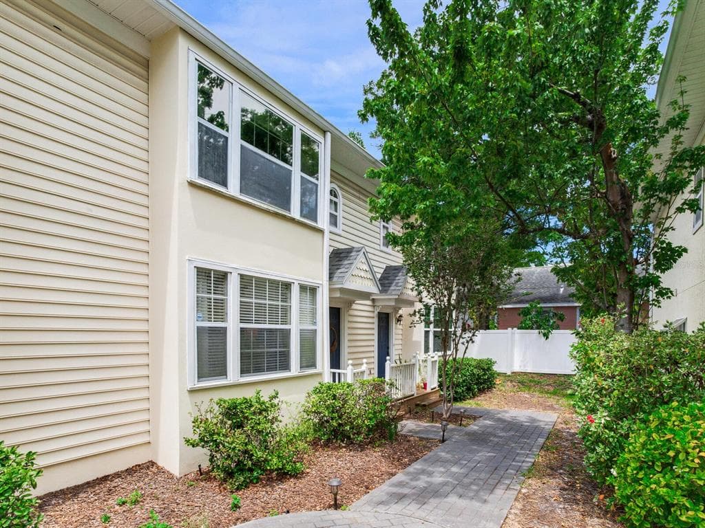 307 S BUNGALOW PARK AVENUE UNIT D TAMPA, FL 33609