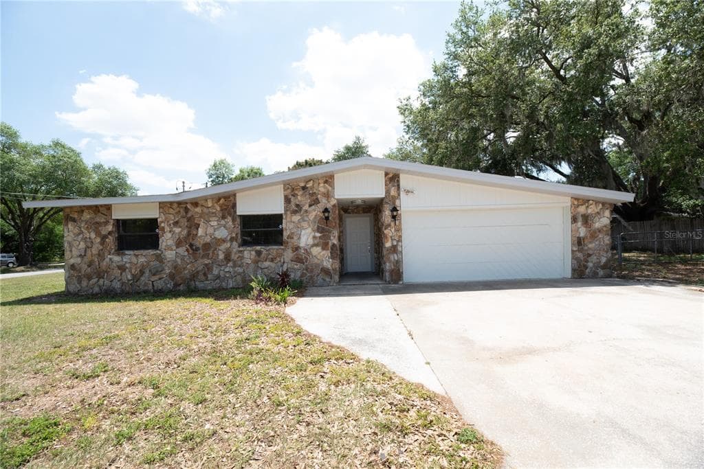 1714 ROUND POND AVENUE TAMPA, FL 33612