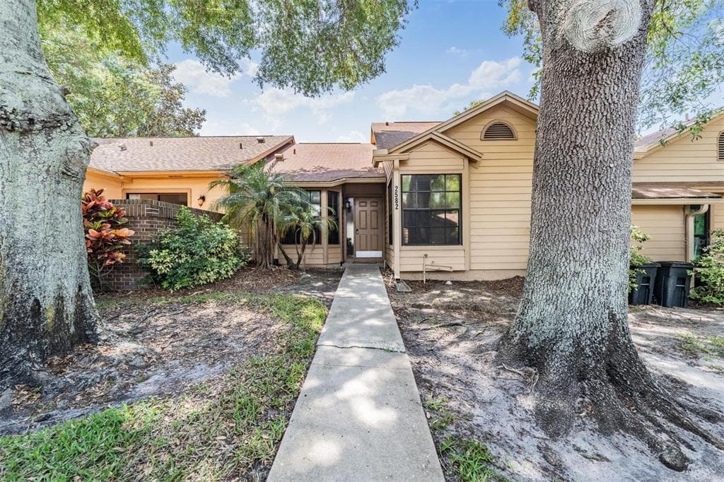 2582 BENTLEY DRIVE PALM HARBOR, FL 34684