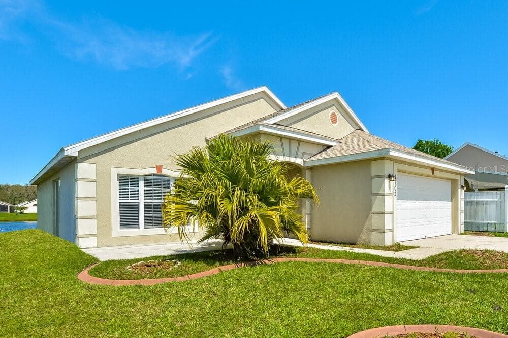 2102 SHANNON LAKES BOULEVARD KISSIMMEE, FL 34743